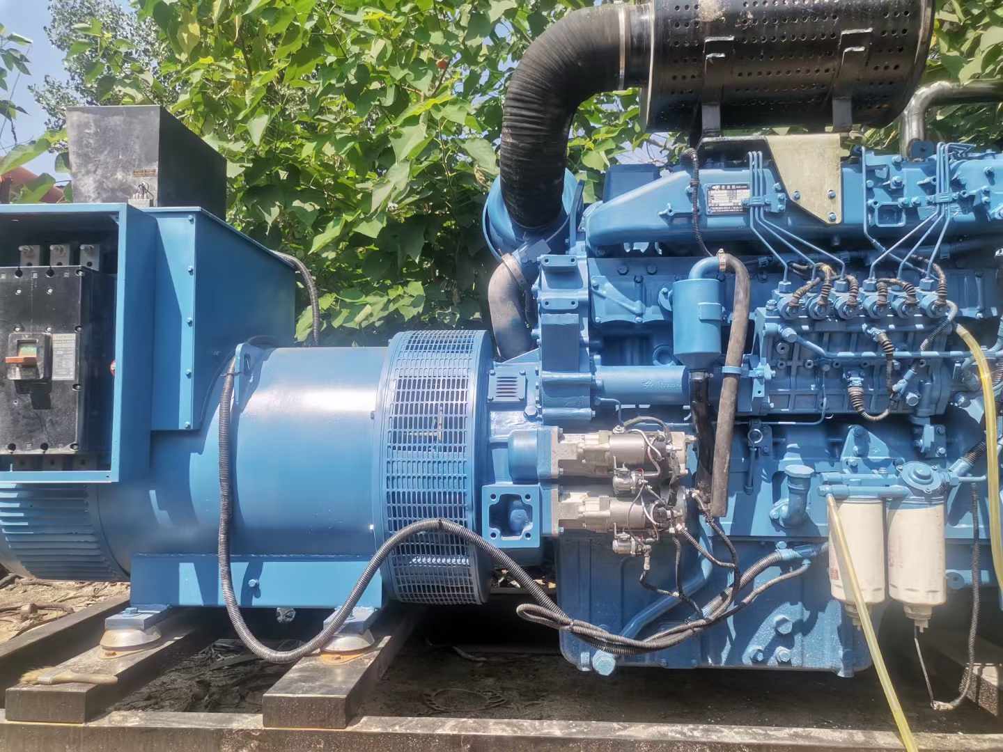 贡觉详细说明降低 800kW 柴油发电机输出电流波动的方法
