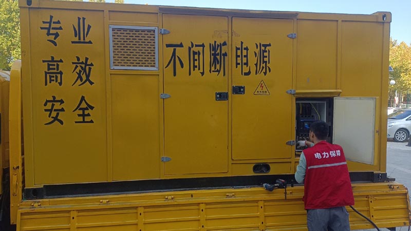 贡觉柴油发电机组和UPS电源配合使用时，如何避免切换过程中的电力中断？